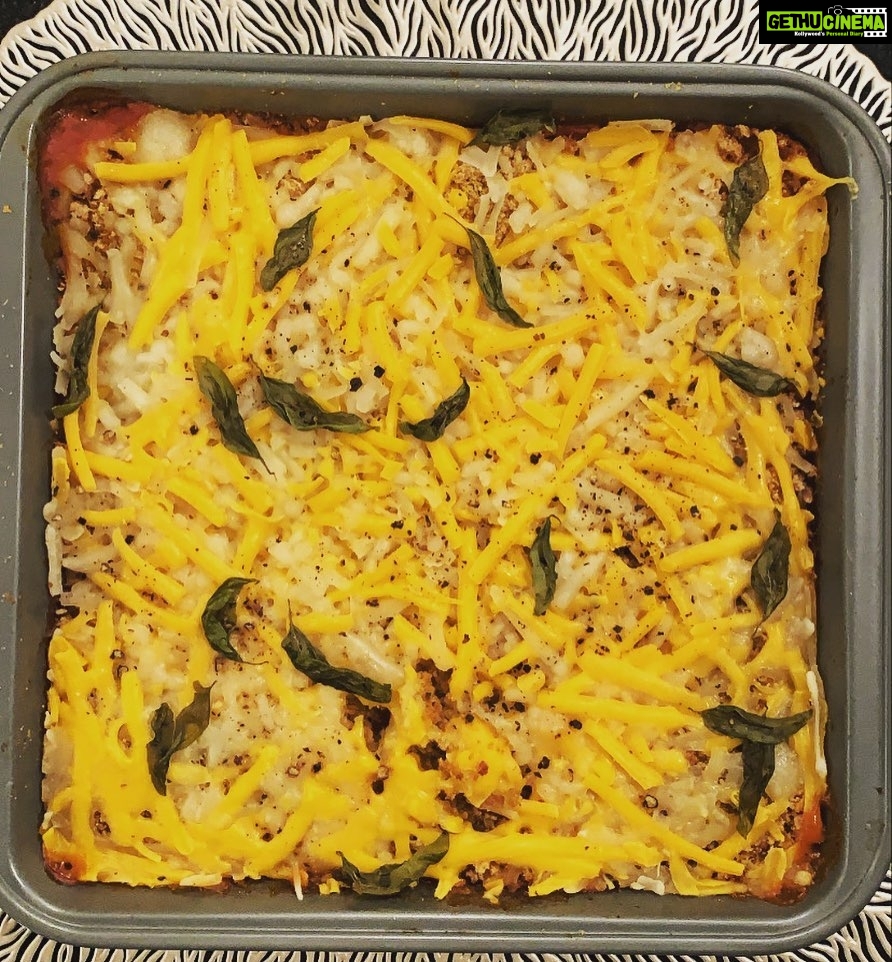 Parvathy Omanakuttan Instagram - Welcome to my World of No oil cooking. π©βπ³π Making Vegan food without Oil was something I never imagined. It has been an amazing experience to experiment with various vegetables and grains that we hardly think of in our daily lives. Thank you @upasanabijoor for giving me the courage to go with this plan π€ and thank you @ronaks1111 for always being encouraging and being the happy Guinea pig to all my experiments. When you say you love what I made I feel like I have won A Michelin βοΈ π #cheflife #foodnetwork #wholefoods #vegan #healthyeating #fitness #nocompromises #tastetherainbow #foodporn #foodlover #instafood #foodoftheday #tonightsspecial #foodblogfeed #foodspotting #foodart #foodbeast #foodstyling #foodstylist #food52 #foodlove #eatingfortheinsta #foodlovers #foodpics #instafood #foodblogger #foodiesofinstagram #foodgasm #foodstagram #foodnetworkkitchen