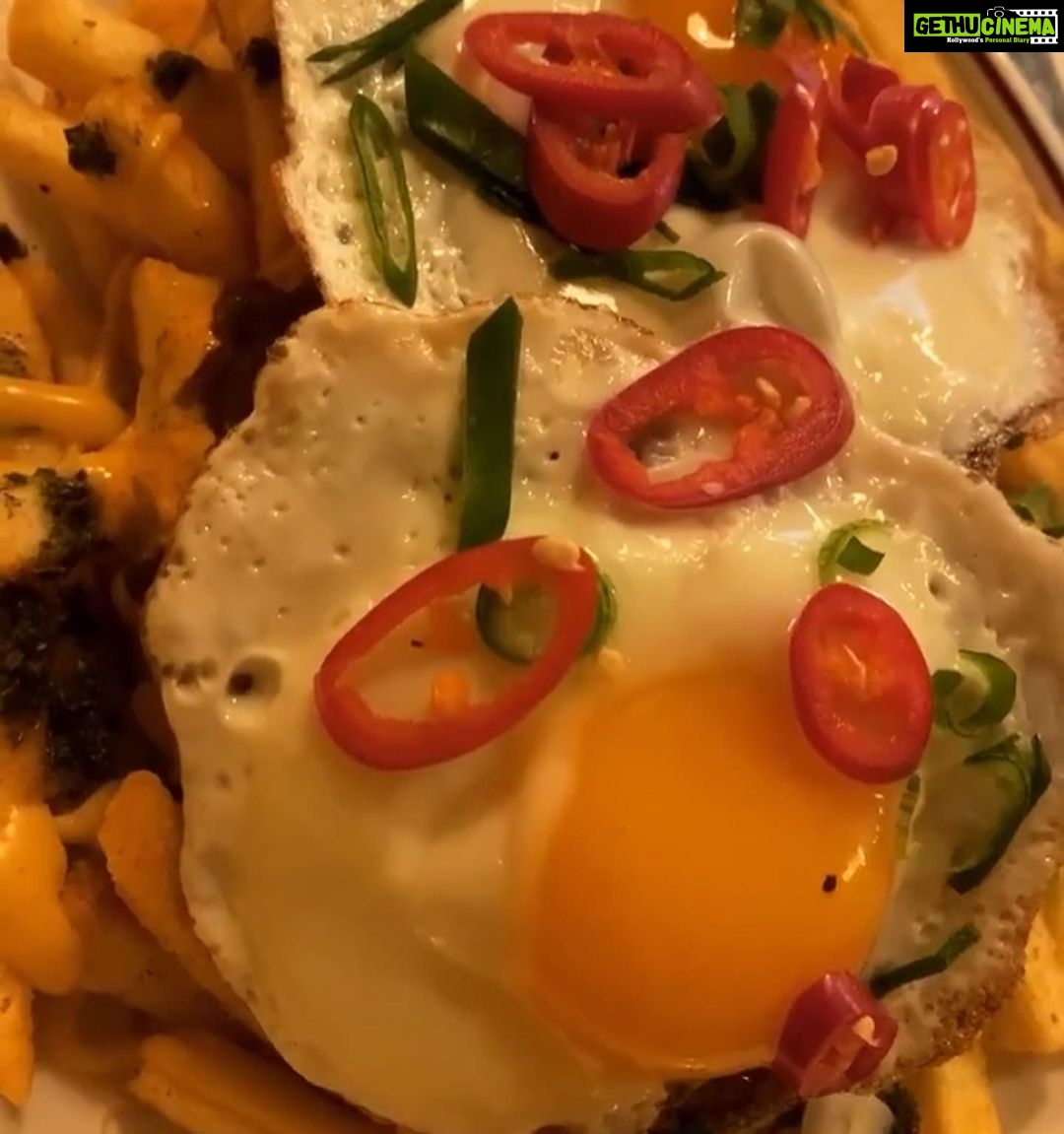 Parvathy Omanakuttan Instagram - There is something so beautiful about the whole idea of Breakfast! After a goodnight’s sleep when your body is all geared up to take on the day, you need to fuel it with some food. And if that food is something that you absolutely enjoy eating, it assimilates into your body and fires you up for the rest of the day! (Though my breakfast today was mostly fries 🍟 🤪 I had a good mix of Pulled jackfruit and two fried eggs 🍳. And I don’t eat fries that often. Also I work those carbs out.) But nonetheless don’t skip Breakfast - it’s the most important meal of the day!!! 🥰 @thebreakfastclub #thebreakfastclub #foodieforlife #livetoeat #parotravels #parofood The Breakfast Club