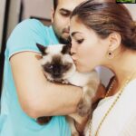 Parvathy Omanakuttan Instagram - Back home with my two handsome boys!!! 😘😘😘 #mybabies #jaadumerijaan #jaadukijhappi #babybrother #mylittlesiamese #siamesecat #catlady