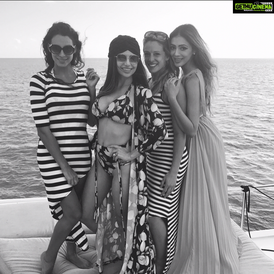 Parvati Melton Instagram - πβοΈ#picoftheday #bestofday #Miami #MiamiLife #yacht #yachtlife #luxury #lifestyle #florida #travel #boat #californiagirl #blackandwhite #blackandwhitephoto #photography #fashion #instafollow #style #friends #squad #ocean #boat #follow4follow #followforfollow #instamood #instamood #isntagood #instalikes #travel #girls #girlsjustwannahavefun