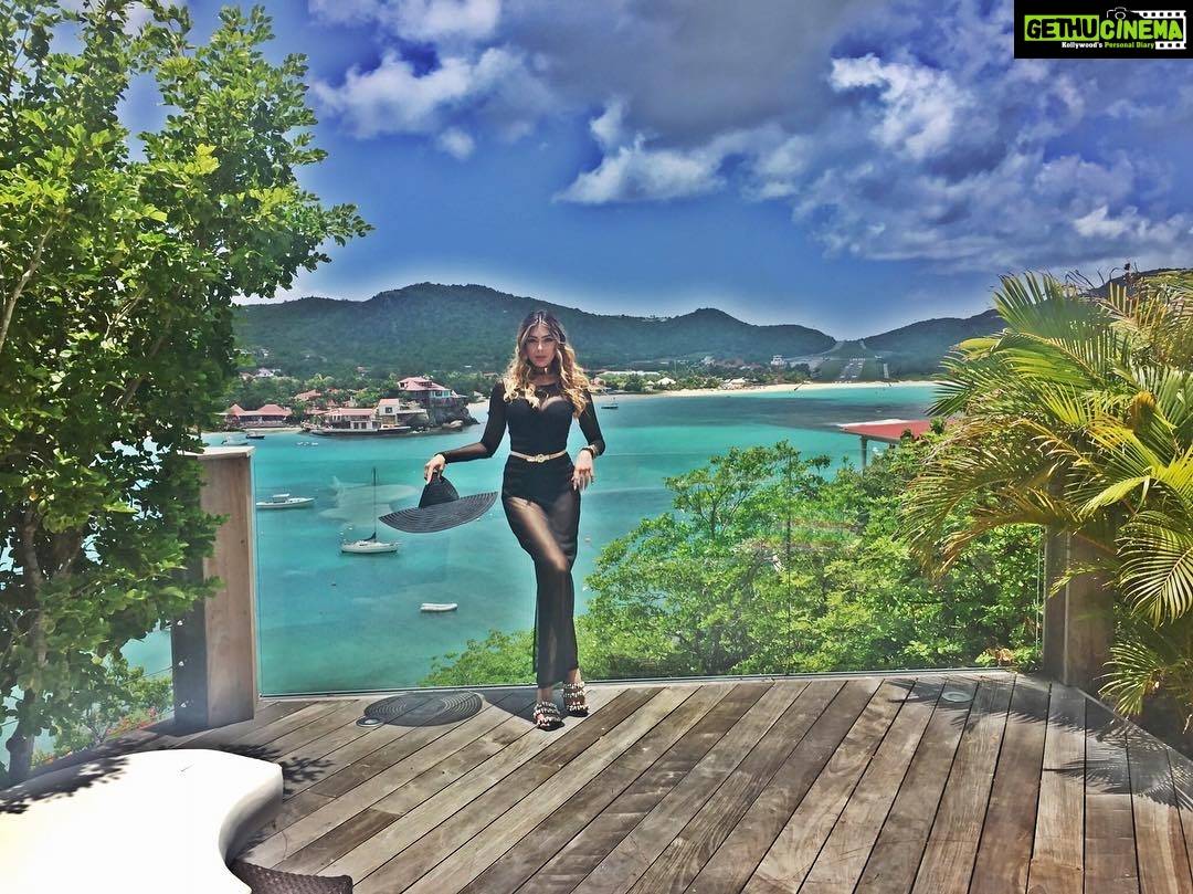 Parvati Melton Instagram - Palm Trees 🌴 Ocean Breeze 🌊 Salty Air 🌬 Sun kissed Hair ☀️ #stbarts #stbarths #stbarthelemy #beach #beachlife #ocean #travel #travelblogger #travelphotography #traveler #jetsetter #luxury #lifestyle #fashion #fashionista #fashionblogger #follow4follow #followforfollow #style #stylista #styleblogger #miami #california #indian #f21xme Saint-Barthélemy (Guadeloupe)