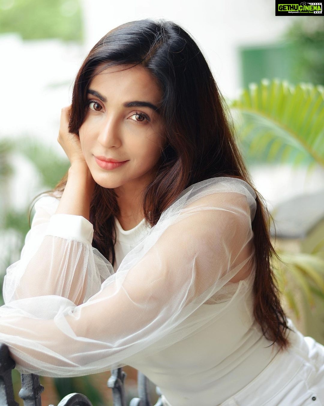 Parvatii Nair Instagram - For the love of white 🤍