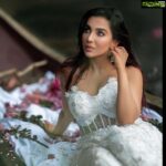 Parvatii Nair Instagram - Wishing you a morning as serene as the ocean 🤍 Let me intro you to this wonderful team behind this 💕 MAKEUP AND ORGANIZER - @KALWON_BEAUTY DIRECTION AND PHOTOGRAPHY- @JAGGERANTONY_FASHION @JAGGERANTONY_PRODUCTIONS HAIRSTYLE- @GANESH_HAIR_ARCHITECT DESIGNER- @APARNASSTUDIO VIDEOGRAPHER- @ANURAG_V_MANOJAN_PHOTOGRAPHY LOCATION- @sppgardens