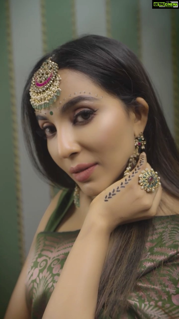 Parvatii Nair Instagram - Presenting to you … radha !!!♥️ ✨ @swarnasaris @jeffreypaulll