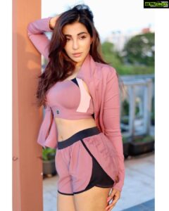 Parvatii Nair Instagram - Anything is possible with little sunshine and a little pink🦩 ✨✨✨ ✨✨ ✨ @sat_narain