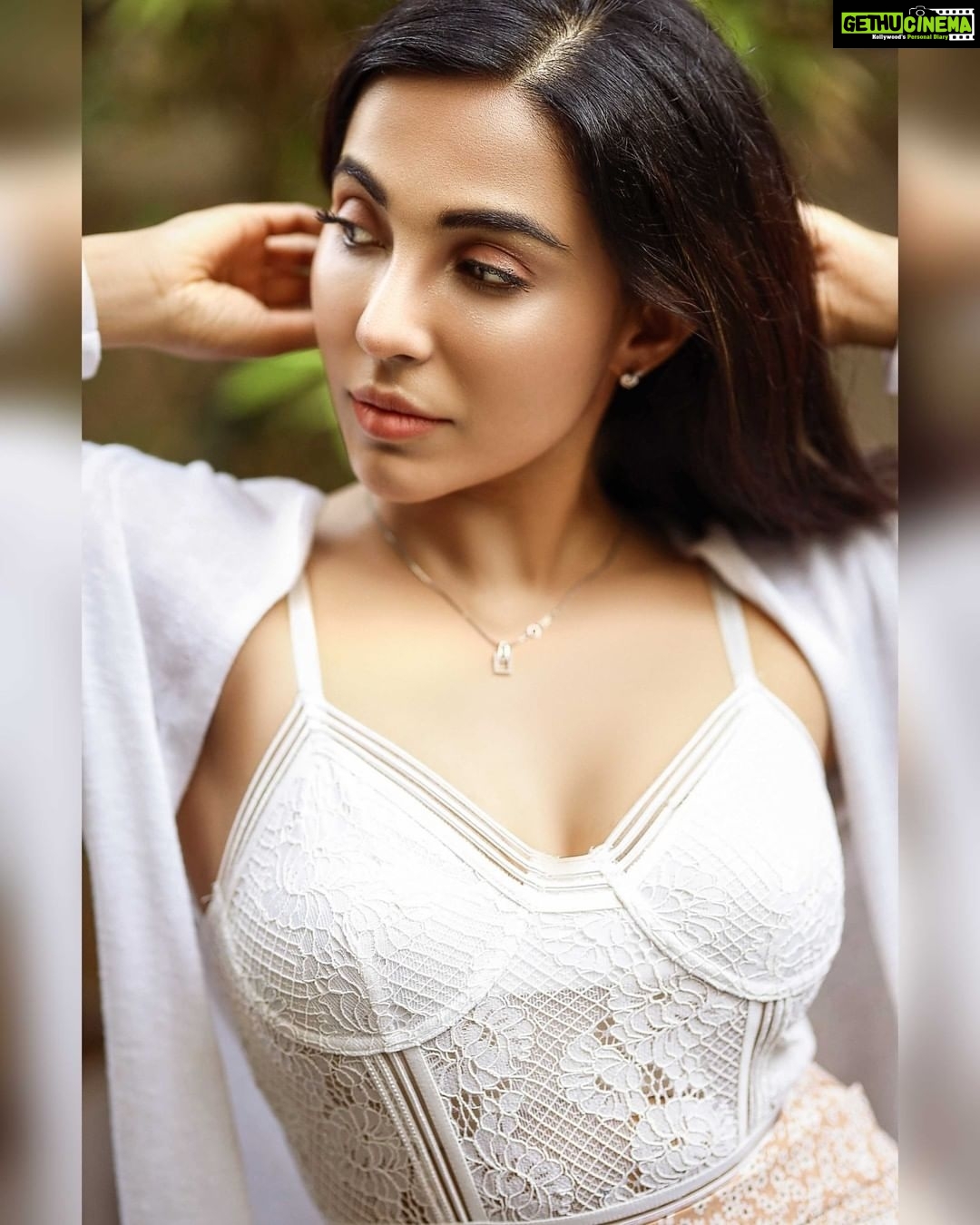 Parvatii Nair Instagram - Elegance is when the inside is as beautiful as the outside ✨✨✨ ✨✨ @gk_.photography._ @harry_dane_retouch