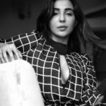 Parvatii Nair Instagram - Im just the classic BLACK & WHITE🖤 @aksheyabharadwaj #parvatinair