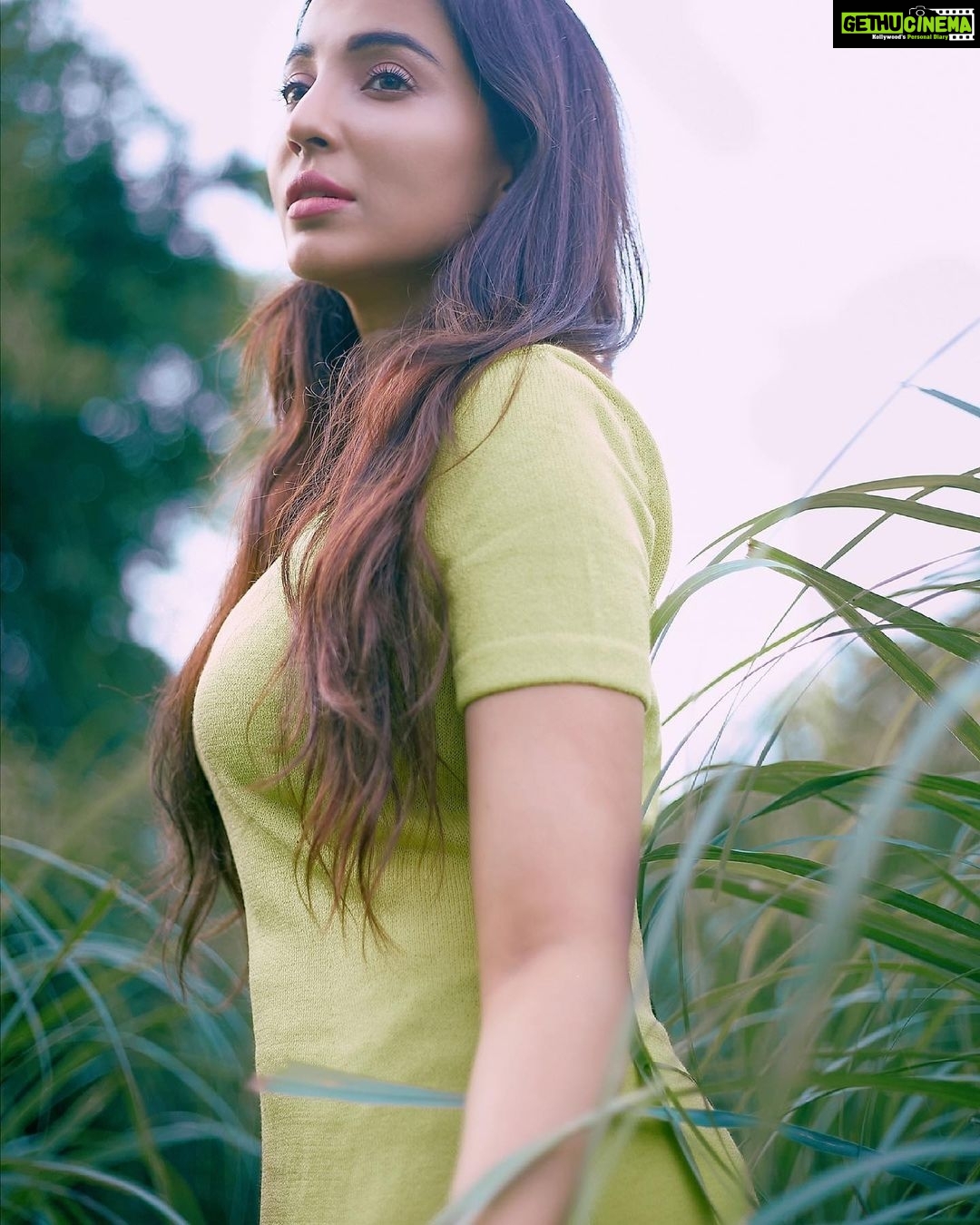 Parvatii Nair Instagram - A walk in nature walks the soul back home 🧚🏼♀️