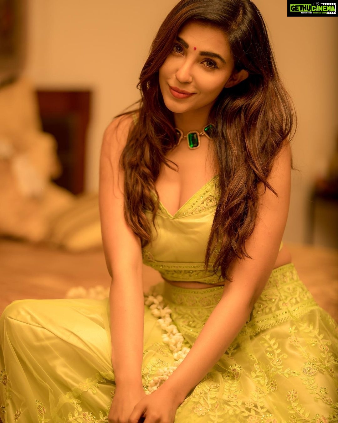 Parvatii Nair Instagram - Feeling fat😝