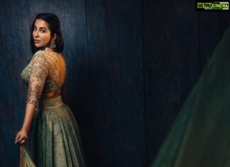 Parvatii Nair Instagram - I just love these 😍 how about ya :) ! Good day 🌸🍀🍃 📸 @prashanth_bionic 💃🏻 @nirali_design_house 💄 @makeup_by_kez
