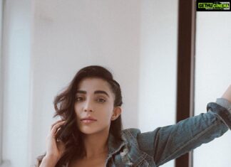 Parvatii Nair Instagram - Like this or that 👻 @candizhafotos @mani_stylist_