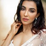 Parvatii Nair Instagram – Beautiful morning to you 💫💕

💫

 MAKEUP AND ORGANIZER – @KALWON_BEAUTY 
DIRECTION AND PHOTOGRAPHY- @JAGGERANTONY_FASHION 
@JAGGERANTONY_PRODUCTIONS 
HAIRSTYLE- @GANESH_HAIR_ARCHITECT 
DESIGNER- @APARNASSTUDIO 
VIDEOGRAPHER- @ANURAG_V_MANOJAN_PHOTOGRAPHY 
LOCATION- @SPPGARDENS