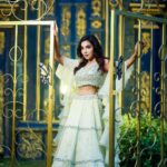 Parvatii Nair Instagram - It’s been a while so i thought I l wear indian tonight ✨👗🤍 ✨ Mua @makeover_with_sandy Designer @morni.couture Photography @akphotography_urappakkam Hairstylist @saima_ads_hairstyling_artist Jewellery @chennai_jazz Location @elementsoneastcoast