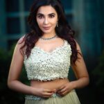 Parvatii Nair Instagram - It’s been a while so i thought I l wear indian tonight ✨👗🤍 ✨ Mua @makeover_with_sandy Designer @morni.couture Photography @akphotography_urappakkam Hairstylist @saima_ads_hairstyling_artist Jewellery @chennai_jazz Location @elementsoneastcoast