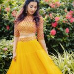 Parvatii Nair Instagram - I’m a sunflower 🌻 💛 @sarancapture @kaviyaartistry_off @anjushankarofficial @avmgardens