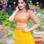 Parvatii Nair Instagram - I’m a sunflower 🌻 💛 @sarancapture @kaviyaartistry_off @anjushankarofficial @avmgardens