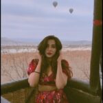 Parvatii Nair Instagram - Easy like a Cappadocian morning ❤️ . . . #cappadocia #cappadociaturkey #hotairballoon #voyagerballoons @cappadocia @cvbtravel @voyagerballoons #turkey #goturkey Cappadocia, Turkey