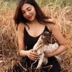 Parvatii Nair Instagram – With these cuties !!!🐐 
Humans or animals ??? Might chose the latter ;)

♑️

@matt_atelier @poovai_dairy_farms  #parvatinair