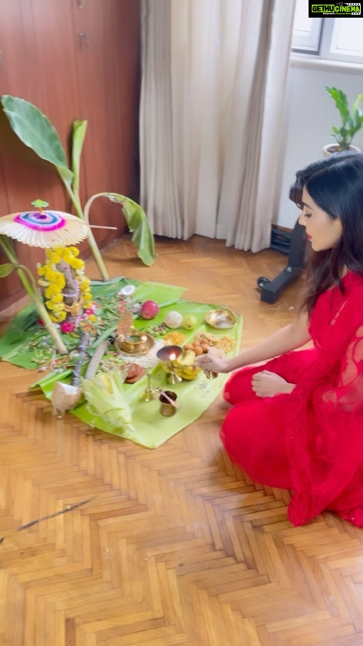 Parvatii Nair Instagram - Happy Ganesh Chaturthi ✨❤️ Wishing you happiness as big as Ganesh s appetite , life as long as his trunk , trouble as small as his mouse and moments as sweet as his laddus . ✨✨✨ ✨✨ @officialjoshapp @joshapp.malayalam Thank u @sat_narain @praveenbabu96