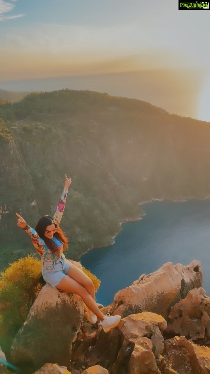 Parvatii Nair Instagram - What a trip this was !!! Turkey πΉπ· I lovvvvwwwe u !! Unforgettable n brilliant - thanks to my whole crazy bunch this was jusssss spectacular π @mathappan_ @_sana.banu_ @gilbert.tanti @mr.tinkan @josephraphy_ @harshmohan_ I lovvveeee u guysπ€π
