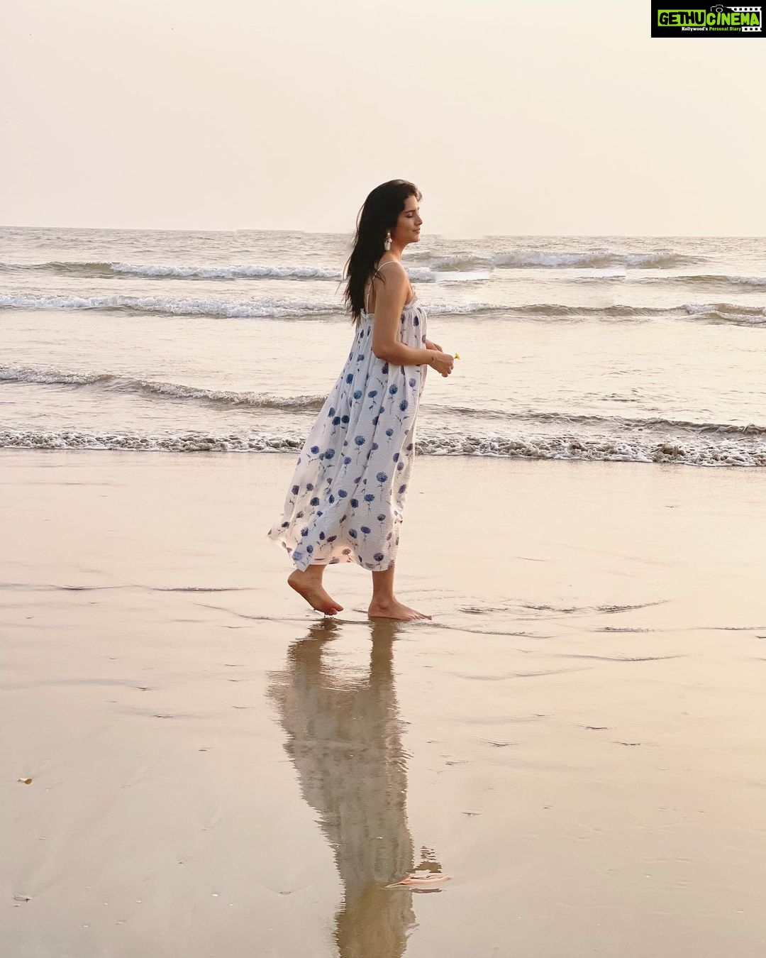 Pavani Gangireddy Instagram - Reflect on your thoughts Montego Bay Beach Village