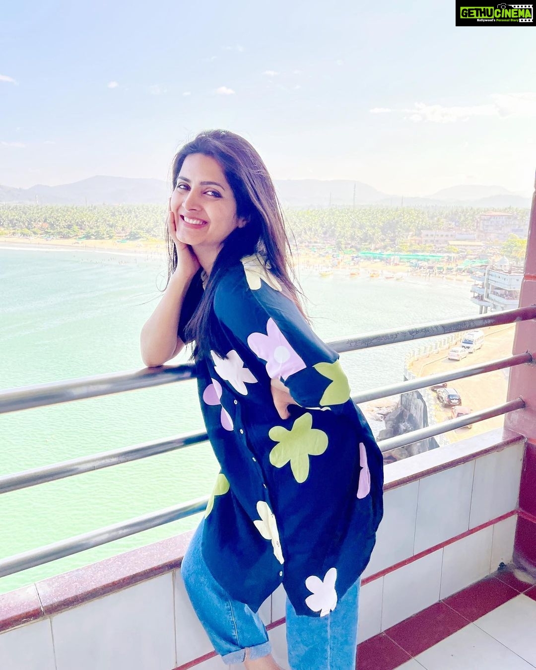 Actress Pavani Gangireddy Instagram Photos and Posts January 2022 ...