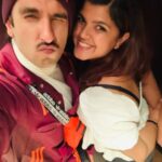 Pooja Devariya Instagram - Happy Birthday Rockstar! @ranveersingh . If there’s one thing I had to speak of this uber talented actor, it is his ‘meter’ - his command and control over how much to give/not give for each character he portrays. ~ Ranveer, your work is used as reference and scene work at our Acting Masterclass. You’re an inspiration. Muchos love and respect ♥️✊🏽#hbd #ranveersingh