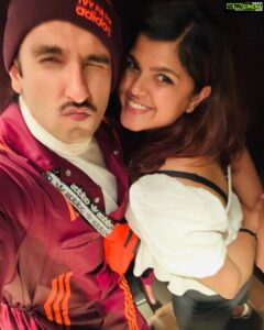 Pooja Devariya Instagram - Happy Birthday Rockstar!
@ranveersingh 
.
If there’s one thing I had to speak of this uber talented actor, it is his ‘meter’ - his command and control over how much to give/not give for each character he portrays.
~
Ranveer, your work is used as reference and scene work at our Acting Masterclass. You’re an inspiration. Muchos love and respect ♥️✊🏽#hbd #ranveersingh