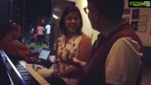Pooja Devariya Instagram - When Vivekh sir taught me how to play ‘Ek Doh Teen’ on the keys 😃
.
#BehindTheScenes of #VellaiPookal | you can now watch our film on not one but THREE OTT platforms; @primevideoin @tentkottaofficial @yupptv 😱🥳
.
#bts #ott #primevideo #amazonprime #yupptv #tentkotta #gootimes #setlife #actor #actress #seattle #kollywood #kollywoodactress #tamil #keyboard #piano #key