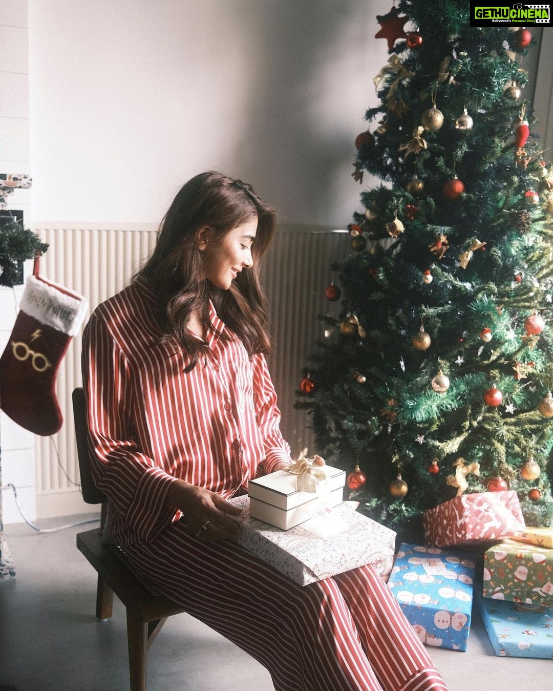 Pooja Hegde Instagram - Christmas mornings 🎄🎄🎄 #home