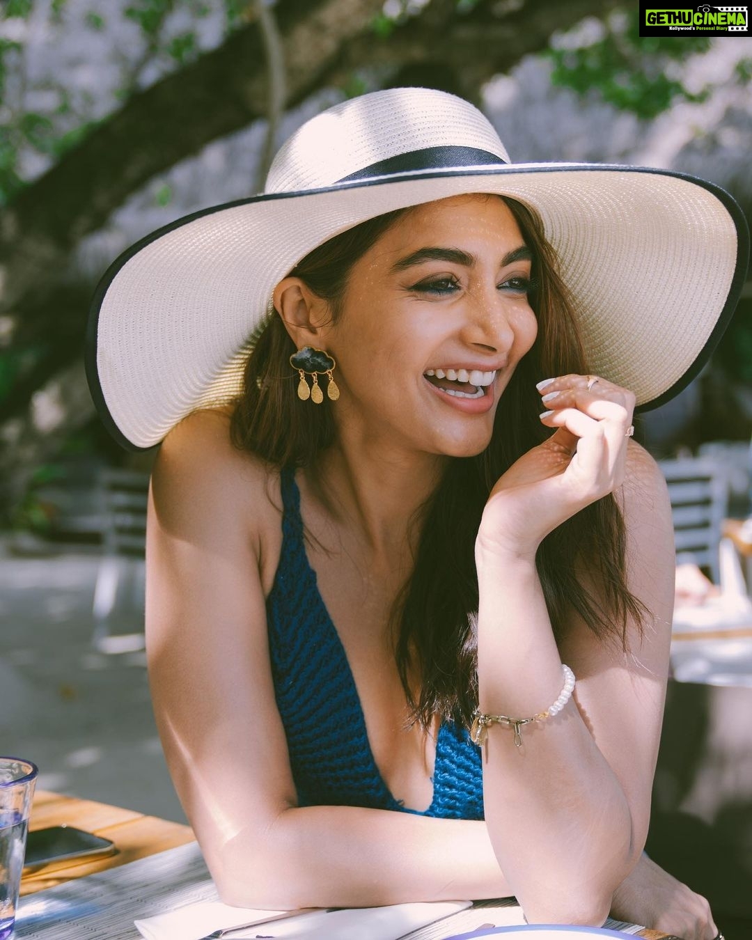 Pooja Hegde Instagram - Serial Laugher 🙃ðŸ¤