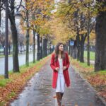 Pooja Hegde Instagram - Hot chocolate, macaroons, poetry, autumn Colors, history and poetry… missing everything about Paris right now 🥺❤️ #throwback #wanderlust Paris, France