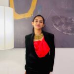 Pooja Jhaveri Instagram - Saree game on point ! . . Attending wedding in winter would make you miss on fashion, or loose on all the thunder of the wedding if you opted to wear a saree… but no more with this hack… ! Tried a jacket instead of a blouse with this saree, topped it with minimal jwellery and a tied pony tail, it just turned out to be a very chic look while the saree game was on point and no more shivering at the wedding… ! . . Tell me what do you think of this look in the comments below… . . Jacket : @zara Saree :from my moms wardrobe Jwellery : @bellizadesigner . . #saree #sareelove #fashion #ootd #fashionblogger #trends #trending #indianwedding #indianwear #indianoutfit #wedding2022 #winter #winterfashion #apdhillon #favouritesong #punjabi