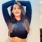 Pooja Jhaveri Instagram - 🐝 just bee-ing around ! 🐝 . . #happytuesday