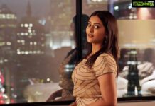 Pooja Jhaveri Instagram - Unsure of what do I like more… The view, the dress, or this city ! . . #newyorkdiaries Hotel : @millenniumhiltonnyc1un Dress : @adriannapapell City : @nycityworld . . #newyorkcity #newtorker #nyclives #fashion #fashionista #fashionblogger #fashionstyle #ootd #ootdfashion #whattowear #dresses #gown #partywear #proposaldecor #newyork_instagram #usa #traveller #lover #2022 Millennium Hilton New York One UN Plaza