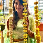 Pooja Jhaveri Instagram - I hope your #dhanteras was as happy as I felt while taking this picture 🥰🥰 #swipeleft . . #festivevibes #happydhanteras #diwali2021 #happydiwali