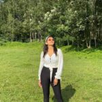 Pooja Jhaveri Instagram - Come…. Let’s get lost…. !! . . #travel #travelreels #reelitfeelit #travelblogger #travelvlog