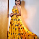 Pooja Jhaveri Instagram - 🌼 #beingethnic 🌼 . . . #saibo #ethnicwear #ethnic #yellow #designerwear #poojajjhaveri #poojajhaveri #southindia #siima #siima2021