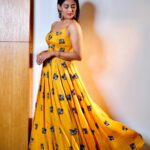 Pooja Jhaveri Instagram – 🌼 #beingethnic 🌼 
.
.
.
#saibo #ethnicwear #ethnic #yellow #designerwear #poojajjhaveri #poojajhaveri #southindia #siima #siima2021