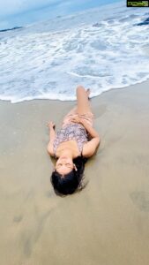 Pooja Jhaveri Instagram - I have longed to escape the prison of my own ego, for I realised life is a balance of holding on and letting go,
So here i am closing the fault finding eye to open the Spiritual eye, for my desire to find my own soul has closed all other desires ! 
-PoojaJJhaveri
#poojawrites 
.
.
#playdate #poojajhaveri #talkingtothemoon #travelreels #traveldiaries #frommytravel #vacay #holidayscenes #travelphotography #travelling #travelblog #travelreels #asthetics #beach #beachlife #beachvibes #bestbeach #goa #goabeach
