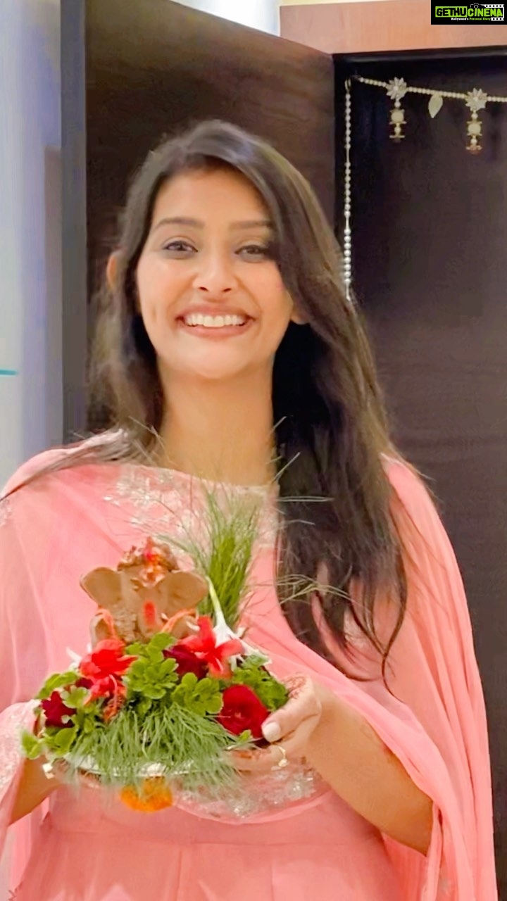 Pooja Jhaveri Instagram - Happy #ganeshchaturthi to one and all… Last year made this small ganu at home with mud… ❤️ . . I wish everyone out there is safe and healthy…. And on the auspicious occasion of #samvatsari to every one I might have hurt with my deeds words or actions knowingly or unknowingly I ask for forgiveness… #michchamidukkadam 🙏🏻 . . . #ganeshchaturthi #ganpati #gajanana #ganpatibappamorya #samvatsari #michchamidukkadam #festivities