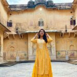 Pooja Jhaveri Instagram – Self owned in the 17th century 
👸🏻👑😬😈
.
.
Outfit by : @dsignersonia 
#historicalplace #history #palace #jaipur #jaipurpalace #rajasthan #rajasthantourism #jaipurdiaries #pinkcity #travellingindia #travelindia #nahargarhfort #forts #fortsofrajasthan #fortsofindia #traveller #travel #indiantourism #rajasthantourism #rajasthani Nahargarh Fort