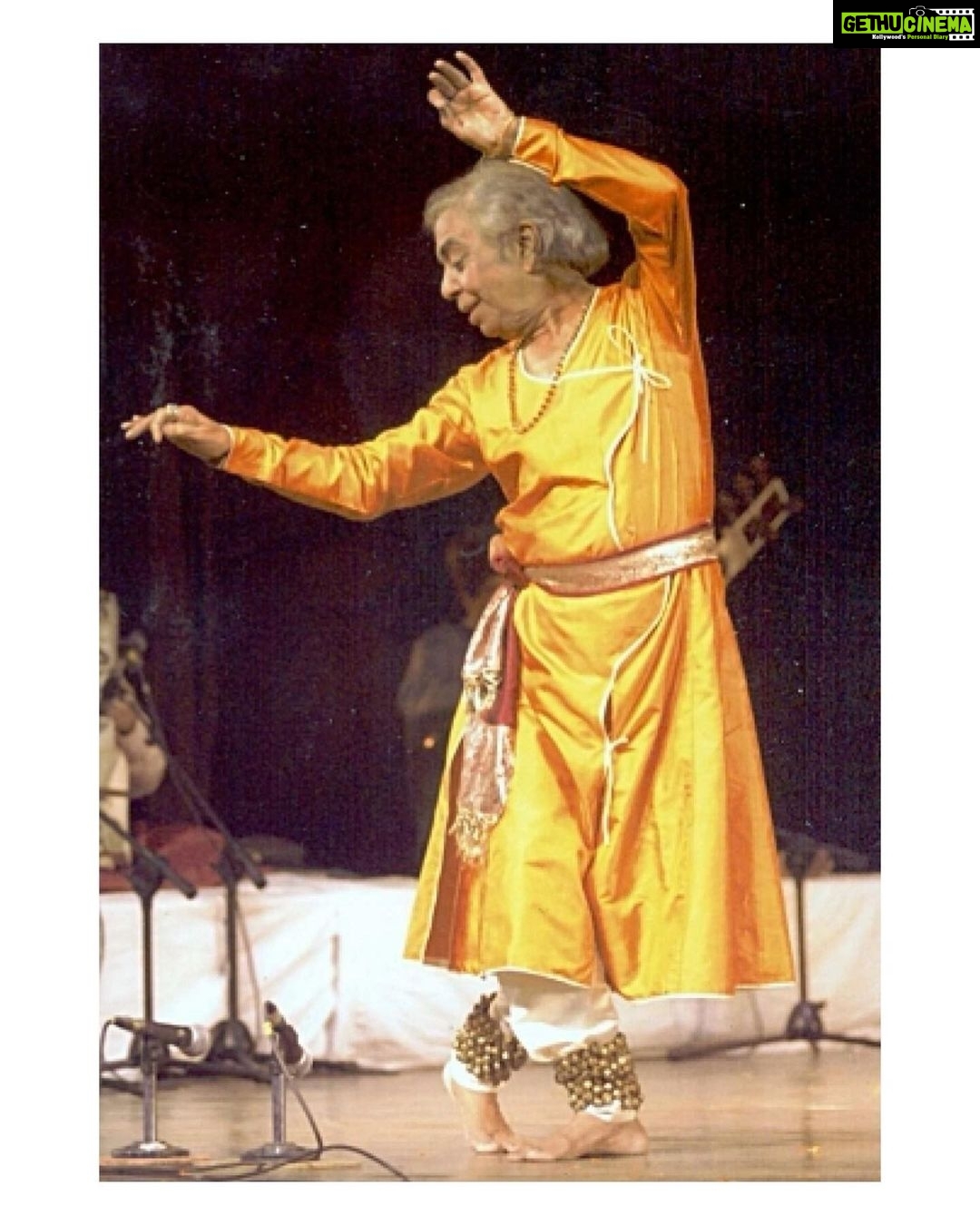 Pooja Kumar Instagram - Today is a very sad for all classical dancers. My guru (teacher) #panditbirjumaharaj passed away. He was the master in Kathak, a form of Indian classical dance from North India. I started learning at the age of 8 and spent my summers in India learning from him in #delhi and #omprakashmishra in #lucknow. His grace, elegance, and mastery of the art form will live on with all of us. I have so many memories of him and his sheer innocence and playfulness that just thinking about it brings tears to my eyes. Rest In Peace my guru and we will dance with ghungroos in your honor. #dancers #classicalmusic #classical #india #tamil #telugu #vishwaroop #grateful #lucky