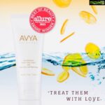 Pooja Kumar Instagram - When COVID hit I was washing my hands so much and they became very dry. I wanted to my soft hands to come back for my little baby and I came across @avyaskincare ! I love this hand cream and they happen to have all kinds of amazing products! Since I love all of you so much we are going to choose 5 lucky winners to get a hand cream and 2 surprises shipped to you! All you have to do is 1) follow @avyaskincare and 2) tag a friend in the comments section below. #skincare #glow #america #india #handcream #nourishment #women #womeninbusiness #tamil #telugu