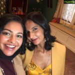 Pooja Kumar Instagram - #flashbackfriday so much fun to work with these ladies!!! You all are so talented! Check our #neverhaveievernetflix season2. I shot for this show just 2 months after delivering my baby! #Women rule and can do anything! @maitreyiramakrishnan @poornagraphy #womeninbusiness #womeninfilm #womenfilmmakers #india #america #hollywood #tamil