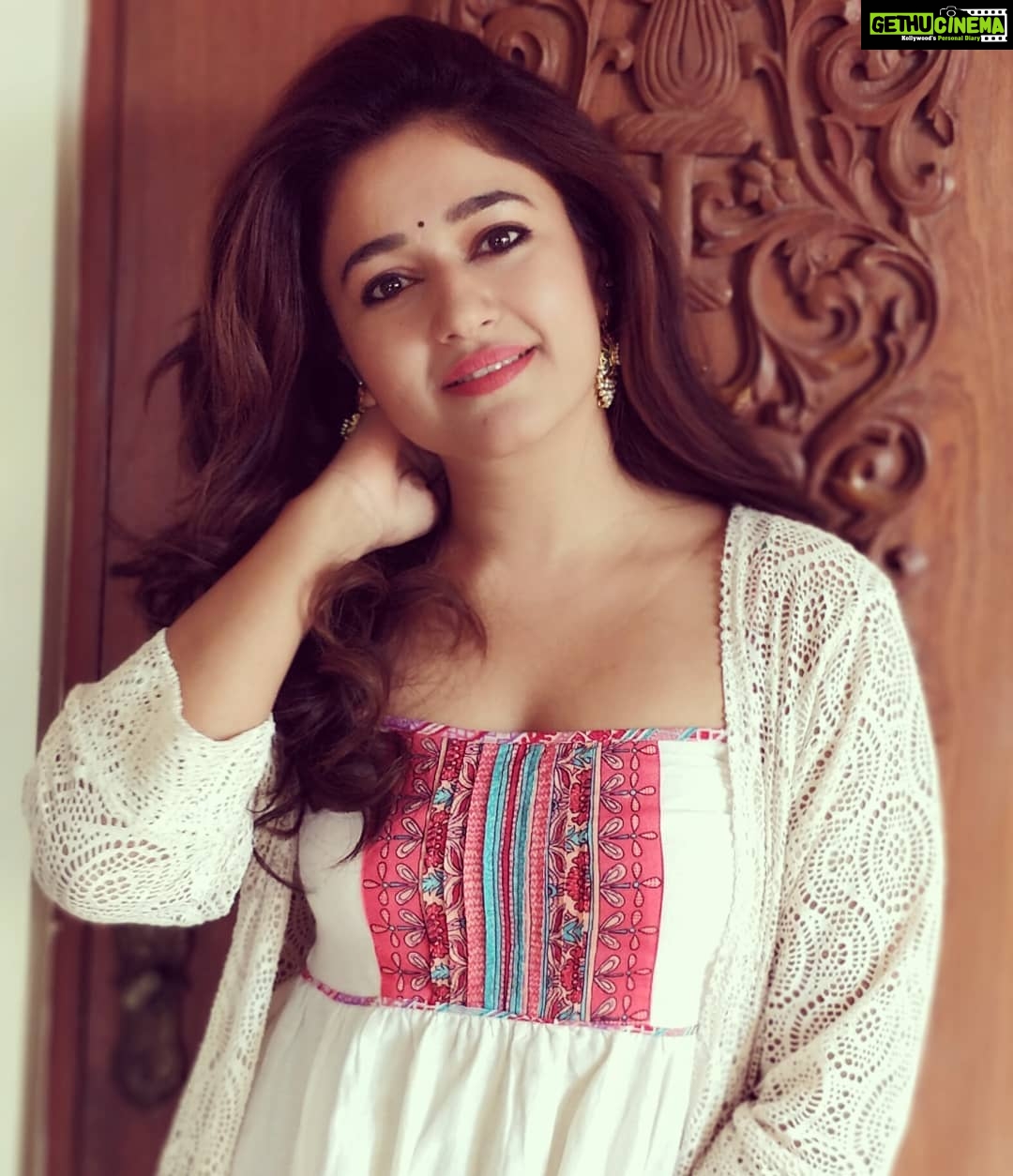 Poonam Bajwa Instagram - Happy Holi!!!! Hope you had a colourful day nd may your u have the most colourful life ahead !!! #happyholi# . . .📸📸@hairstylebynisha