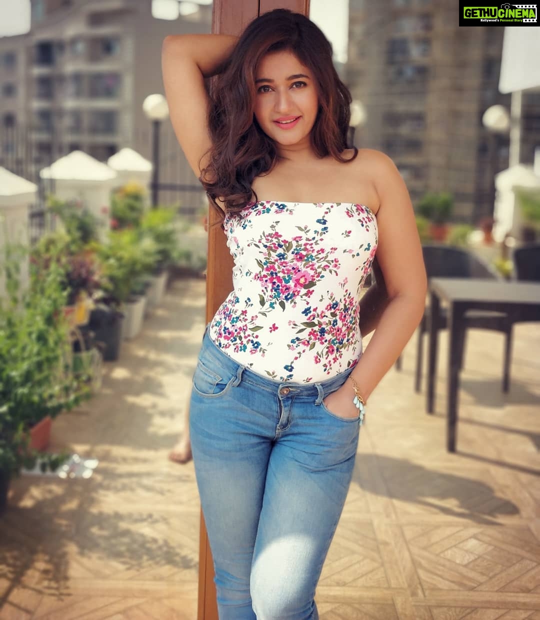 Poonam Bajwa Instagram - #mondaypost❤️ 📸📸@hairstylebynisha