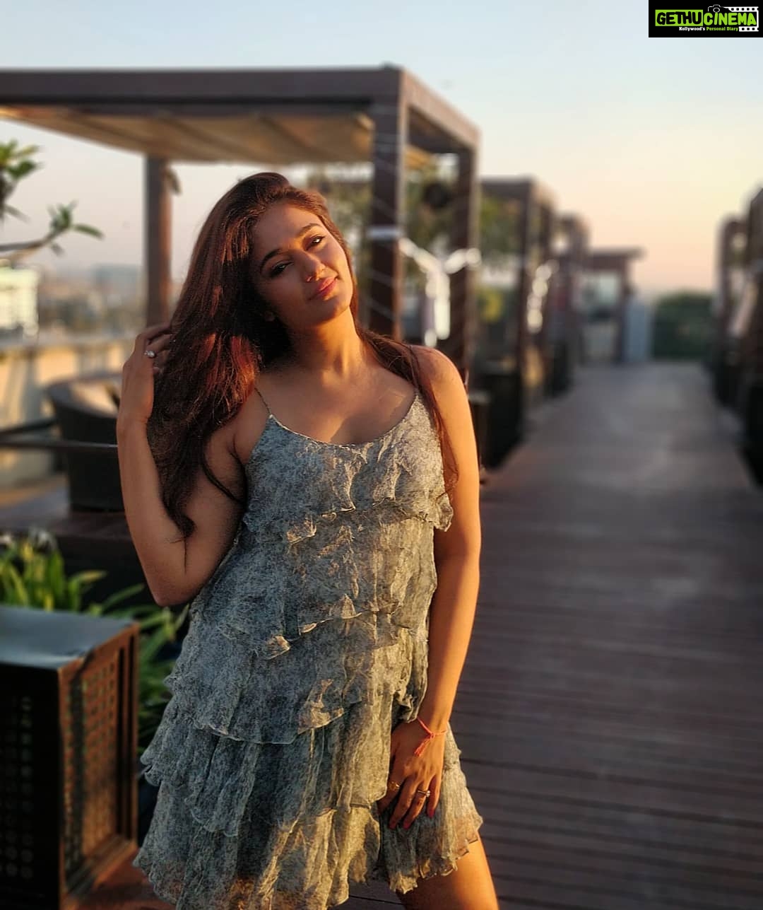 Poonam Bajwa Instagram - #dreamerforever#dreamsareality#dreamondreamer 📸📸@hairstylebynisha