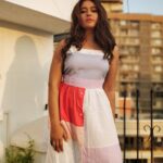 Poonam Bajwa Instagram - #warmweather#warmhearts❤️❤️#sunnysunnysunday☀️ 📸📸@hairstylebynisha
