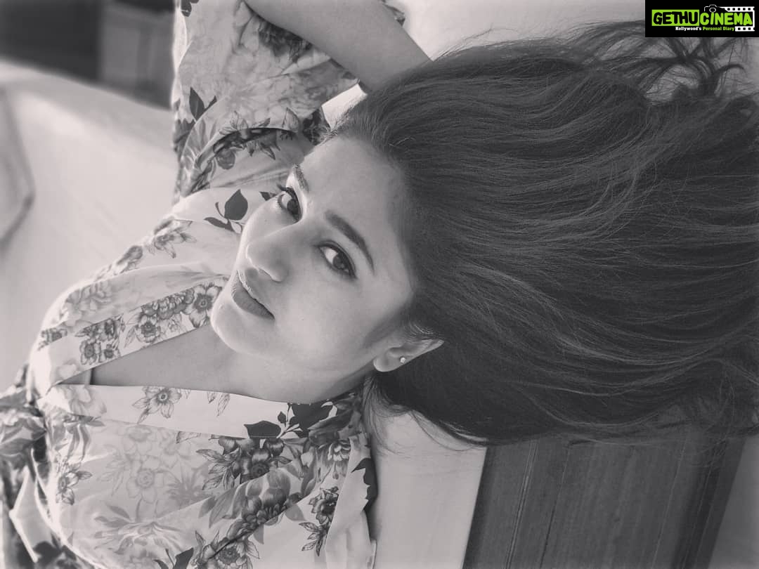 Poonam Bajwa Instagram - #letyourhairdownsometimes #blackandwhite# Clickedby#@hairstylebynisha